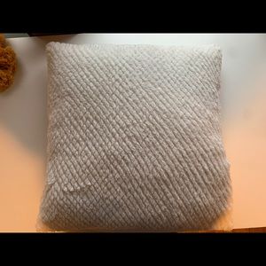 White throw pillow